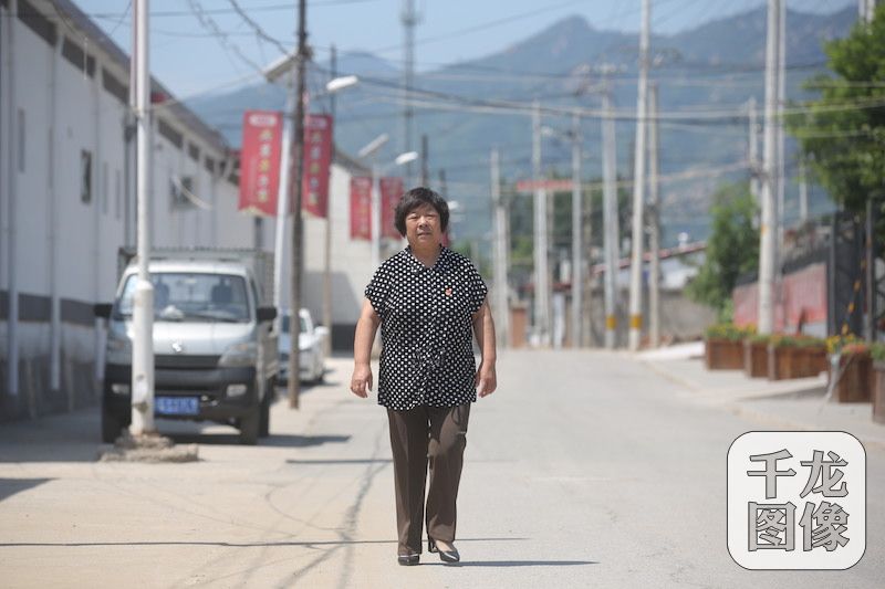 村民对村党组织的不信任，让王书平记忆犹新，也激起了斗志，“不把老百姓的问题解决好，我绝不走！”图为王书平。千龙网记者 薄晨棣摄