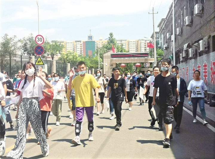 临汾：乘风破浪 考场逐梦