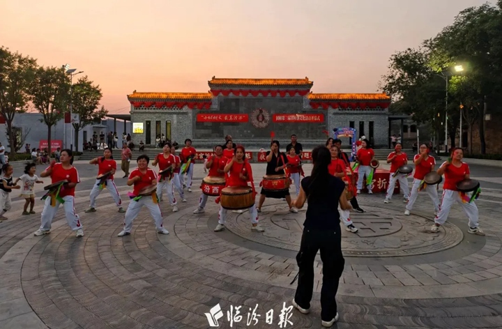 来临汾这一古村落，看场“乡村阳台音乐会”…