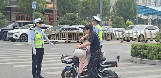 戴头盔！争当文明“驶”者~