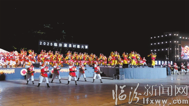 锣鼓喧天庆丰年.jpg