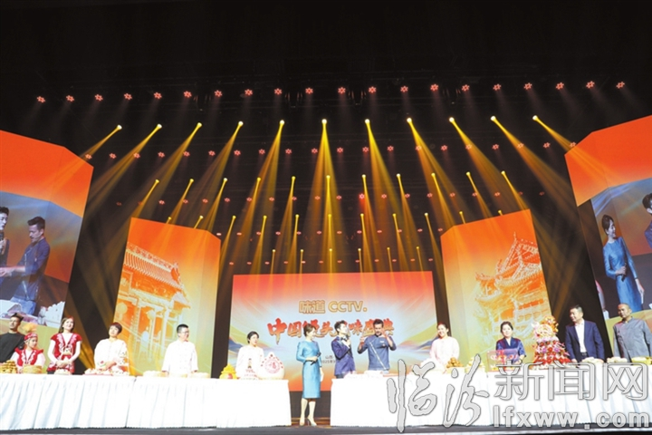 中外美食达人展示发酵美味面食.jpg