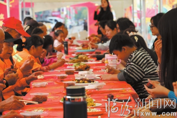 长桌宴品美食.jpg