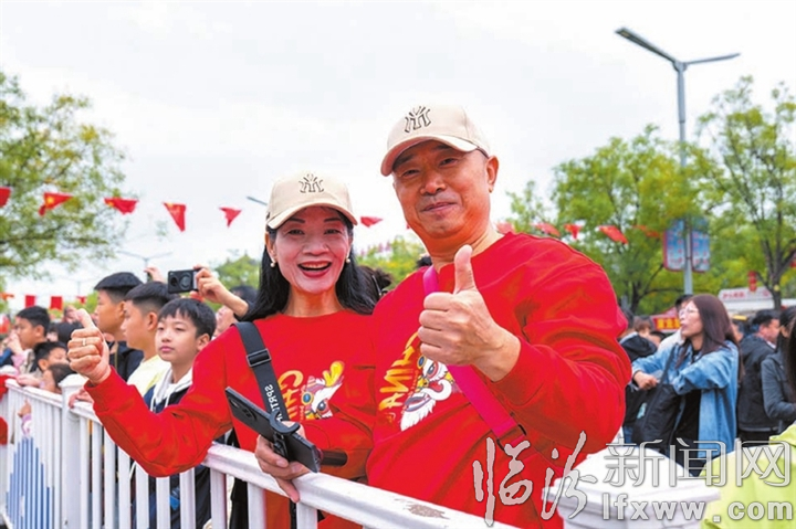 游客点赞.jpg