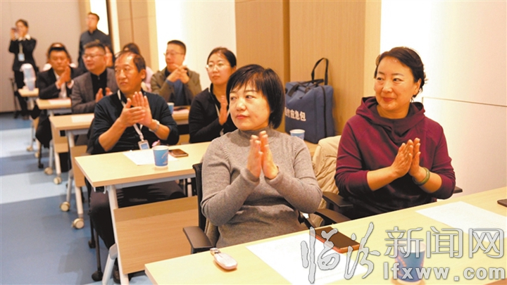 热情鼓掌 蓄力前行.jpg