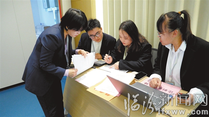 后台核对 细心准确.jpg