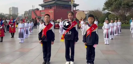 市区鼓楼广场，萌娃出动~