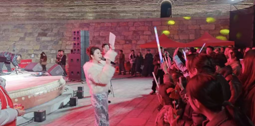 古城墙“花式整活”，承包你的年味与快乐~