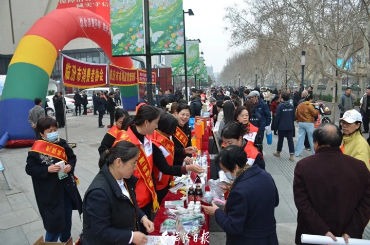 保护消费者权益，他们在行动→