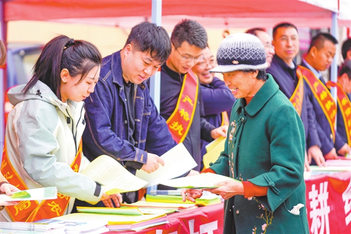 临汾市农业农村局开展春季农资打假宣传活动