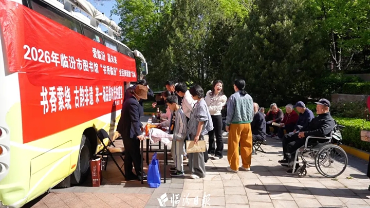 家门口享书香！流动图书车开进北孝社区~