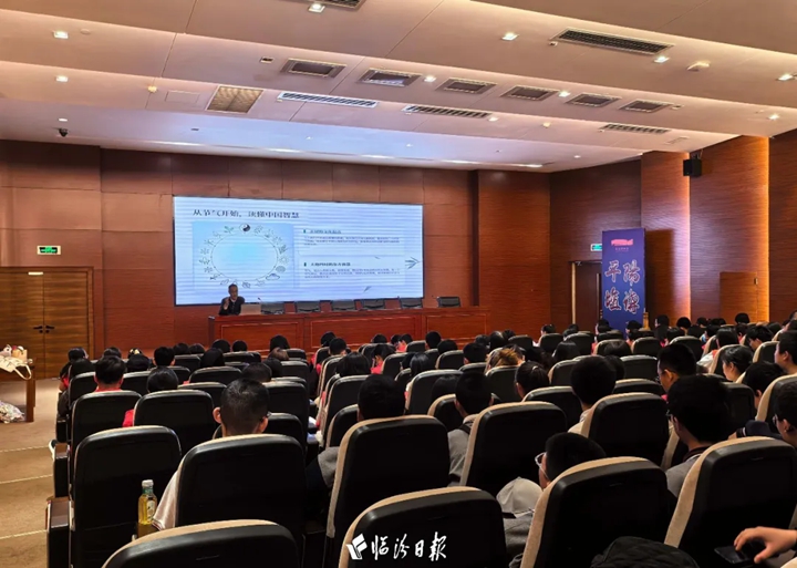 100余名中学生，在临博共读经典！