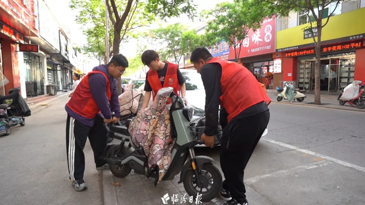 清理违停顽疾！解锁阳光社区街巷新模样→