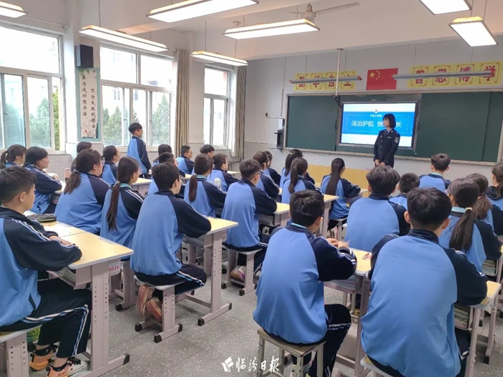 一班一警！吉县各学校有了“平安搭子”