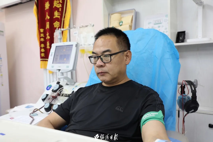 临汾董军，27年挽袖208次！