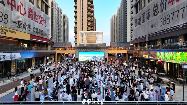 市区铝锅巷，摆起“人才夜市”！
