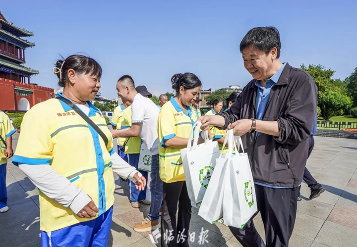 清凉来了！临汾“城市美容师”收到夏日关怀