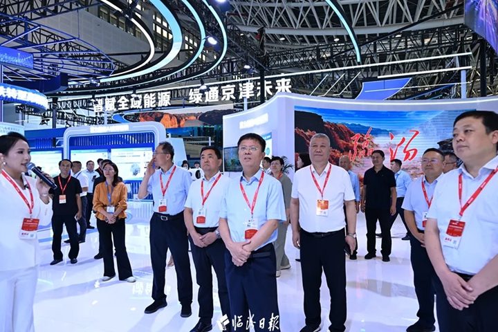王延峰在2026中国（太原）国际能源产业博览会临汾馆巡馆