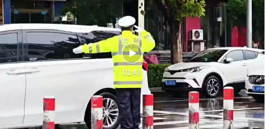 秋雨添凉意，临汾交警护学“暖暖的”~