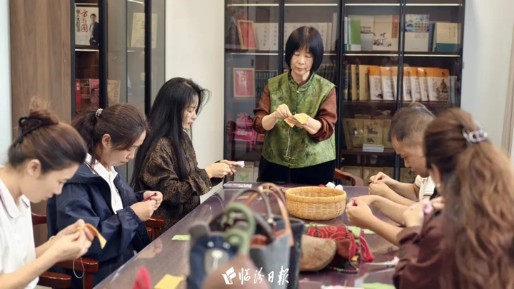 临汾布艺达人，手作火到国外！