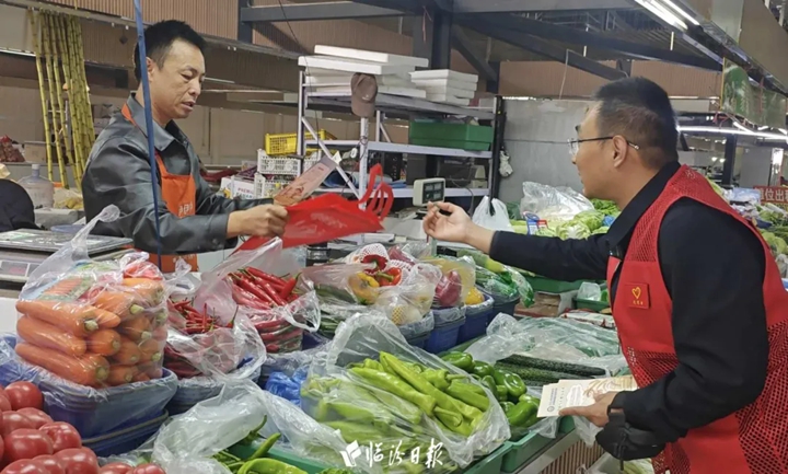世界粮食日，临汾这群“红马甲”走上街头…