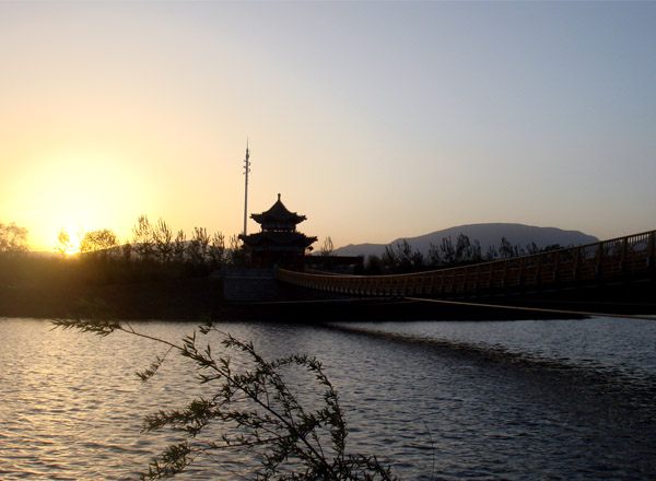 滨河夕照 