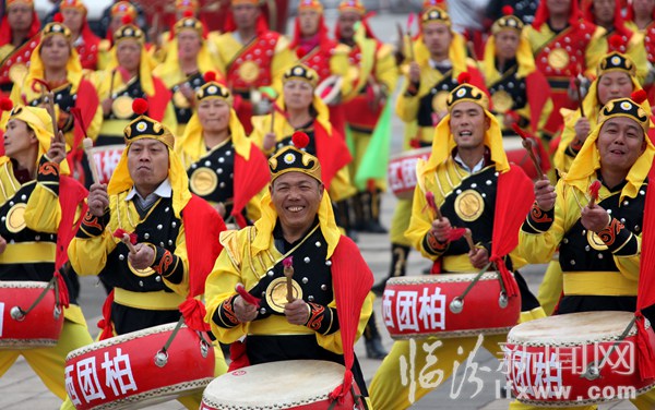 山西·临汾帝尧古都文化旅游节锣鼓大赛在襄汾县丁陶广场精彩上演