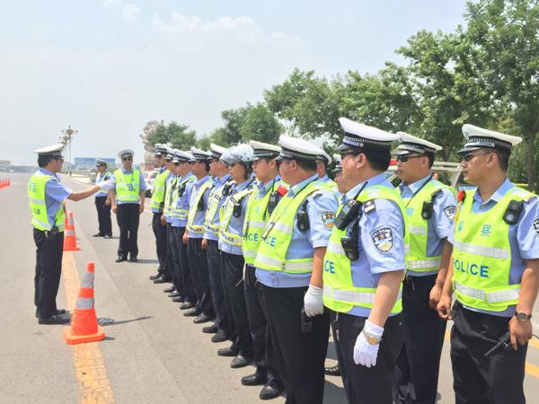 临汾交警纪实：33℃烈日下的午查